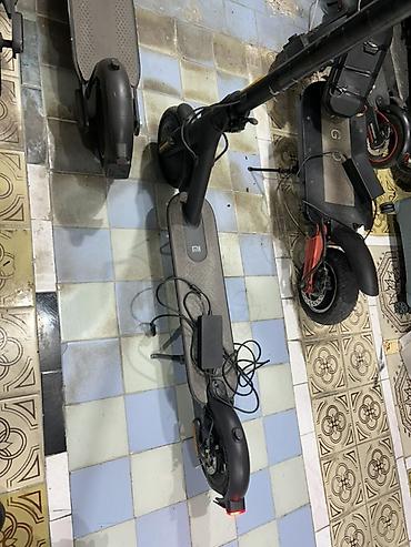 электросамокат бу: Elektrikli skuter. Şəkillərdə qara rəngli, iri təkərli elektrikli — 8