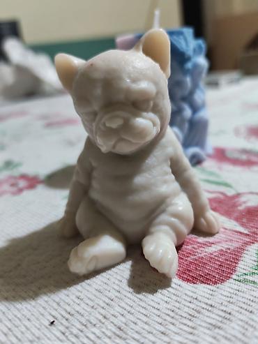 primark stranger things: Dekorativna figurica – sedenje šteneta (verovatno buldoga), izrađena u — 5