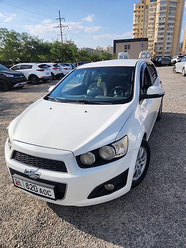 Chevrolet Aveo: 2015 г., 1.4 л, Автомат, Бензин, Хэтчбэк