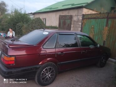 дешёвый машины: Элегантный седан Volkswagen Passat темно-красного цвета, подходящий