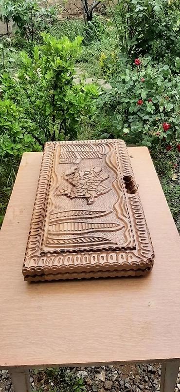 Nərdlər: Əl işi olan bu taxta nərd dəsti özünəməxsus oyma naxışları ilə — 2