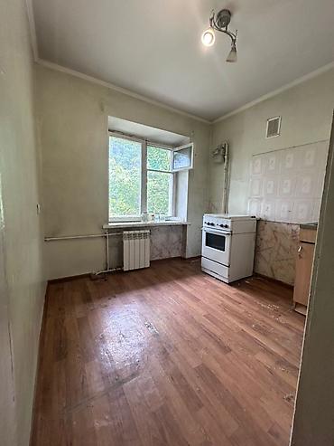 2 комнаты, 42 м², Юг-2 мкр Индивидуалка, 4 этаж, Старый ремонт at lalafo.kg 2 комнаты, 42 м², Юг-2 мкр Индивидуалка, 4 этаж, Старый ремонт