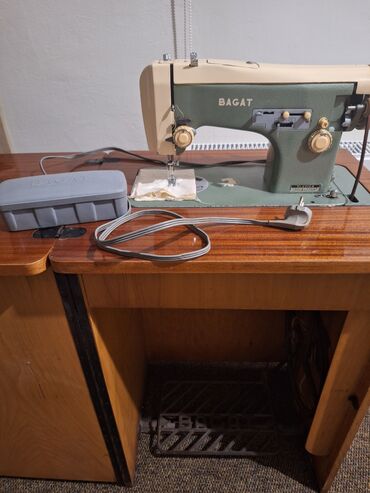 Industrijske šivaće mašine: Mašina za šivenje Bagat Slavica, u ispravnom stanju na lalafo.rs — 1 Industrijske šivaće mašine: Mašina za šivenje Bagat Slavica, u ispravnom stanju — 1