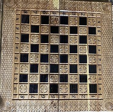 Нарды: Набор деревянных нард с уникальной резьбой, изображающей львов, орлов — 2