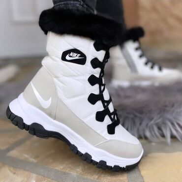 Čizme: Predsezonska AKCIJA od 36 do 41 za samo 3600 din
pb — 9