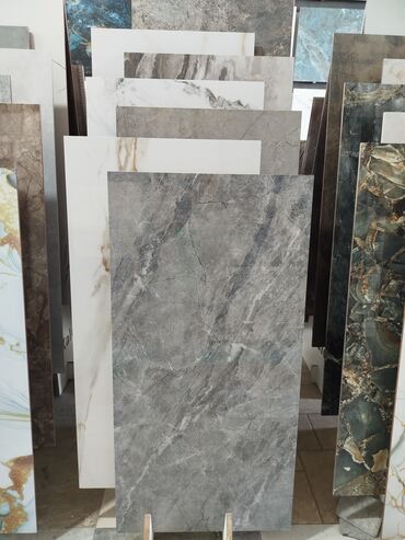 aqlay dasi: Böyük ölçülü keramika/porcelain kafel-plitələr – mərmər effektli
