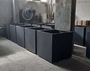 Bitkilər üçün dibçəklər: Müasir dizaynlı kvadrat dekorativ çiçək/qazon qabları 1 metrin 1 metre — 5