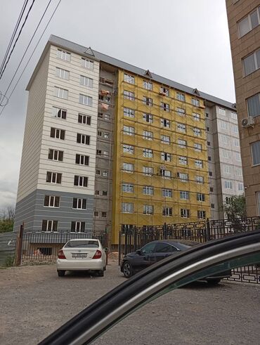 одну комнатную квартиру: 3 комнаты, 83 м², Элитка, 1 этаж