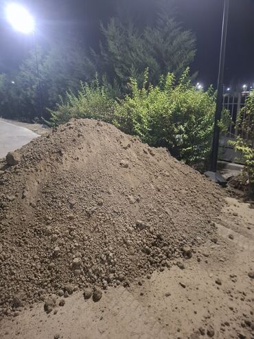 Digər tikinti daşları: Təsvir: - Döküntü torpaq/şevrelənmiş torpaq materialı - Yük maşını ilə — 4