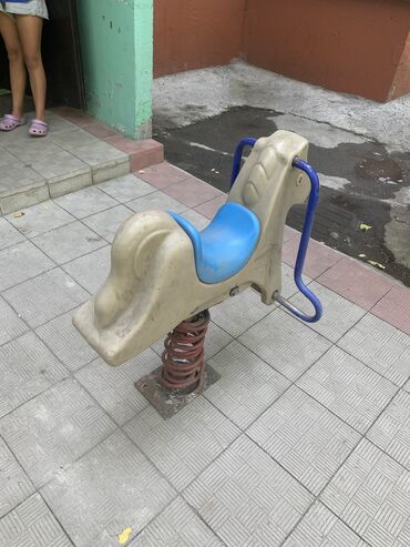 Детская лошадка -качалка(на пружине) . Пластиковая