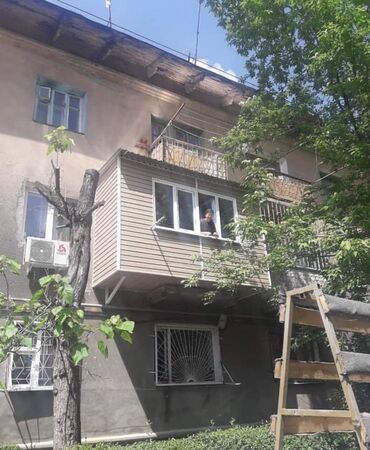 комнатные цветы на продажу: Услуги по остеклению и облицовке балконов/лоджий под ключ -