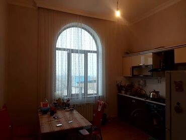 Həyət evləri və villaların satışı: Novxanı 6 otaqlı, 360 kv. m, Kredit var — 10