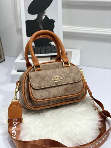 Makasin və loferlər: Əl çantası, Məşqçi