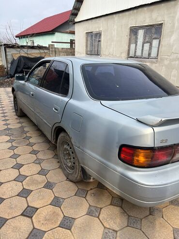 Toyota: Toyota Camry: 1994 г., 2.2 л, Механика, Бензин, Седан