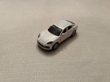 Oyuncaq nəqliyyat: Ağ rəngli metal oyuncaq maşın – sedan/krossover üslubunda miniatür — 1
