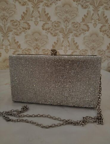 Köynək və bluzalar: Qadın köynəkləri və bluz kolleksiyası - Modellər: • Düz, klassik — 14