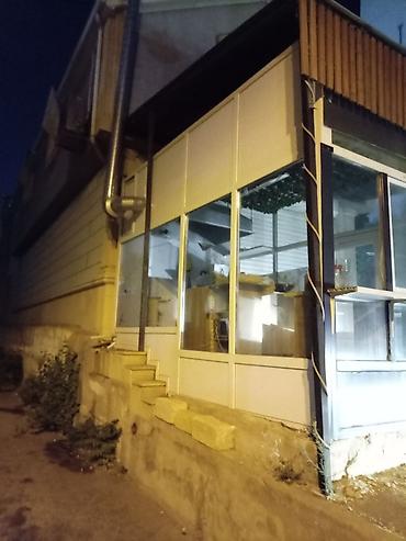 kiosk satici: Plastik köşk, budka. Satılır. Sağ sol və ön hissəsi var. Arxa yoxdur — 2