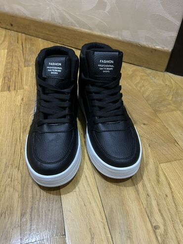 велосипеды из германии: YENİ Qara rəngli yüksək boğazlı skeytbord üslublu idman