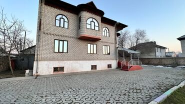 аренда помещения на ошском рынке: 400 кв. м, 10 бөлмө, Брондолгон эшиктер, Кондиционер, Унаа токтотуучу жай