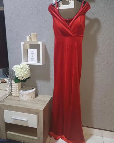 pliš haljine: M (EU 38), bоја - Crvena, Večernji, maturski, Na bretele