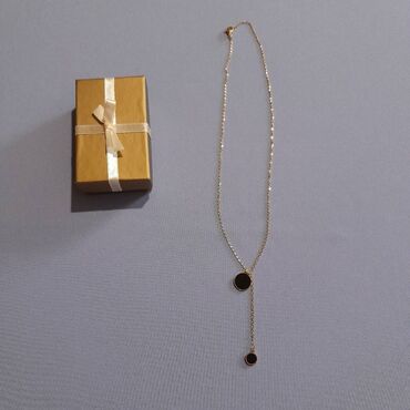 ogrlica cena: Nova ogrlica boja zlata nerdjajući hiruški čelik sa crnim priveskom