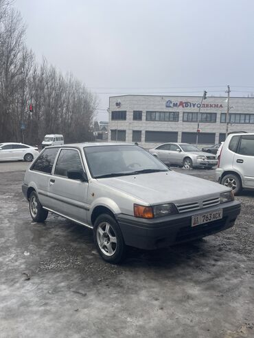 Nissan: Nissan Sunny: 1989 г., 1.4 л, Механика, Бензин, Седан