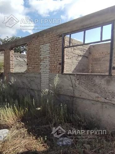 полу дом: Г. Чолпон-Ата, 2-й микрорайон 🔷 Недостроенный дом — 81 м² 🔷 Времянка — — 1