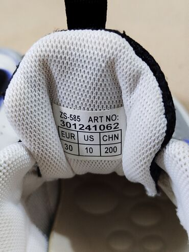 Детская обувь: Продаю детскую обувь в идеальном состоянии. Брали от 3500 сом. От 400 — 34