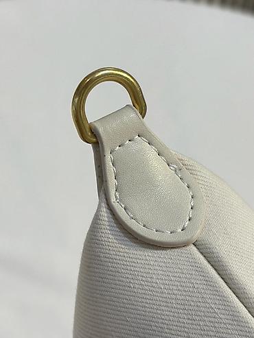 Çantalar: Miu Miu mini çiyin/çapraz çanta - Rəng: krem-ağ korpus, qızılı — 4