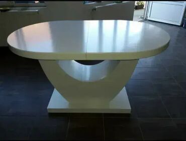mali plasticni stolovi: Trpezarijski sto „Banana” 🍽️ Predstavljamo trpezarijski sto model