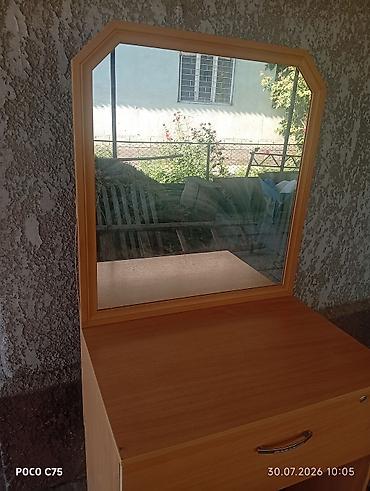 study table: Туалетный столик с зеркалом - Компактный столик из ЛДСП в светлом — 1