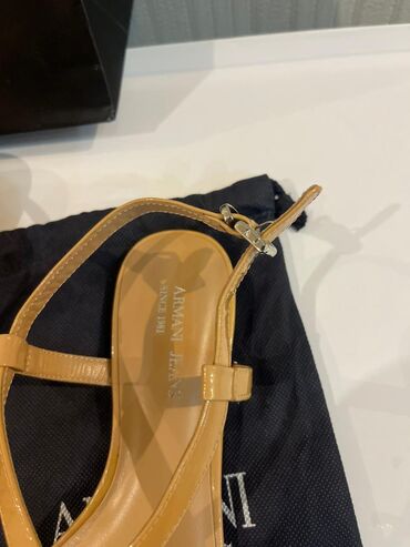 Basanoşka və səndəllər: Ölçü: 36, rəng - Bej, Yeni — 14