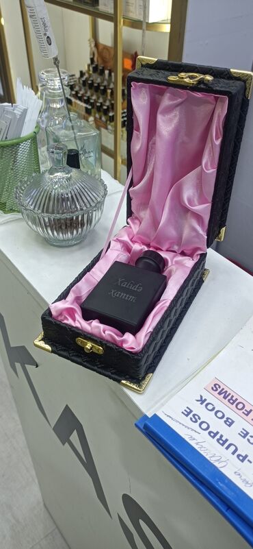 Ətriyyat: Şəxsi yazılı hədiyyəlik ətir dəsti - Qutulu dizayn: Möhkəm, zərif — 15