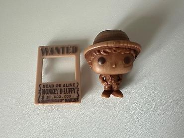 pive seti: One Piece – Monkey D. Luffy mini fiquru və “Wanted” çərçivəsi seti - — 1