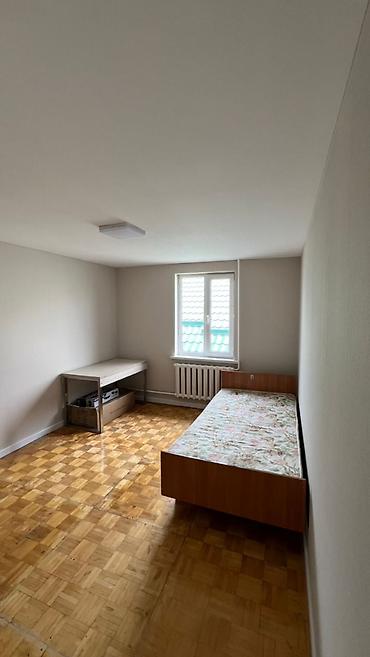 Продажа коттеджей и домов: 🏡 Срочно продаётся двухэтажный дом + полдома в Бишкеке 📍 Район — 8