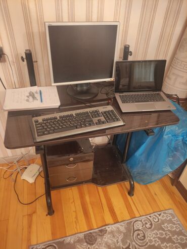 komputer masası: Kompüter masası 90x55 sm. Üst birləşən hissələri (Speaker, Printer