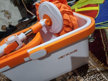 Уборочный инвентарь: Швабра с ведром и центрифугой (spin-mop), оранжево-белая -