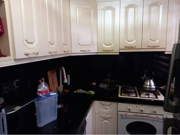 Uzunmüddətli kirayə mənzillər: Nefçilər metrosu,İnter turan mebelin və 229 saylı məktəbin yanı,5 — 4