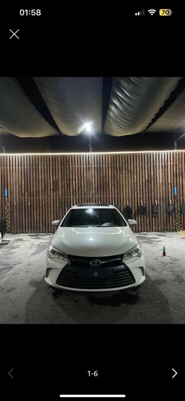 гибрид машина купить: Toyota Camry Hybrid, белый седан. Ключевые особенности: - Гибридная