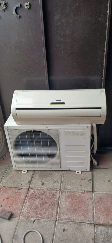 kondisioner şkaf tipli: Kondisioner Zanussi, İşlənmiş, 40-45 kv. m, Split sistem, Kredit yoxdur, Ödənişli quraşdırma