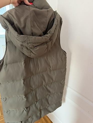 shell jakne: Zimski prsluk bez rukava – ZARA - Model: dugački puffer prsluk - — 4