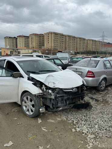 Hyundai: Hyundai Elantra: 1.6 l | 2012 il Sedan