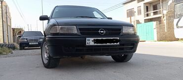 opel vectra 1999: Opel Astra: 1.6 l | 1994 il | 350000 km Hetçbek
