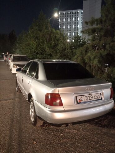 запчасть на мерс 814: Audi A4: 1996 г., 1.6 л, Механика, Бензин, Седан