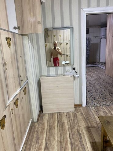 ремонт терезе: Кийим чечүүчү жай үчүн шкаф, ЛДСП