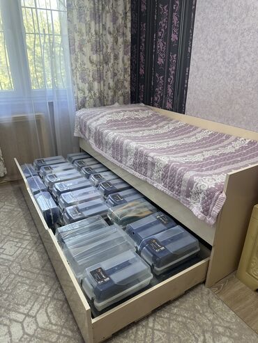 кровать 1 спальная: Продается кровать! Цвет: светлый беж Состояние: хорошее Вместительный