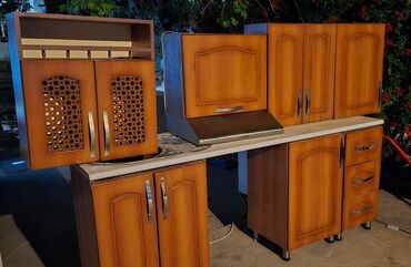 mebel quxna: Metbex mebeli 300 azn catdirilma daxil. Olcu 210 sm. Uzerinde moyka