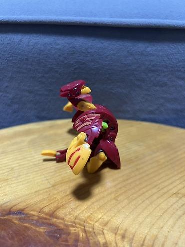 Игрушка-трансформер Bakugan — фигурка птицы (красно-жёлтая) - Серия