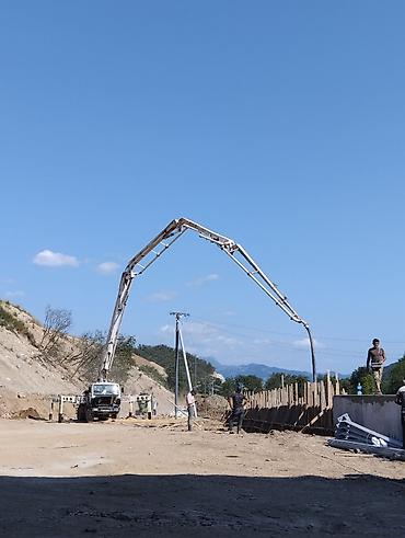 pompa masini satilir: Mersedesin üstündə beton vuran avto pompa 37 metrə 4 strela qoşa nasos — 3