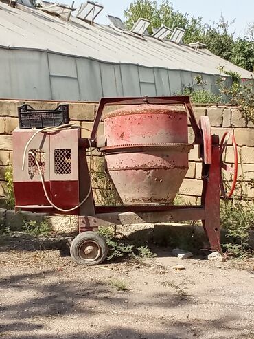 Beton mikserləri: Betonqarışdıran (beton mikseri) - Elektriklə işləyən, çevirmə